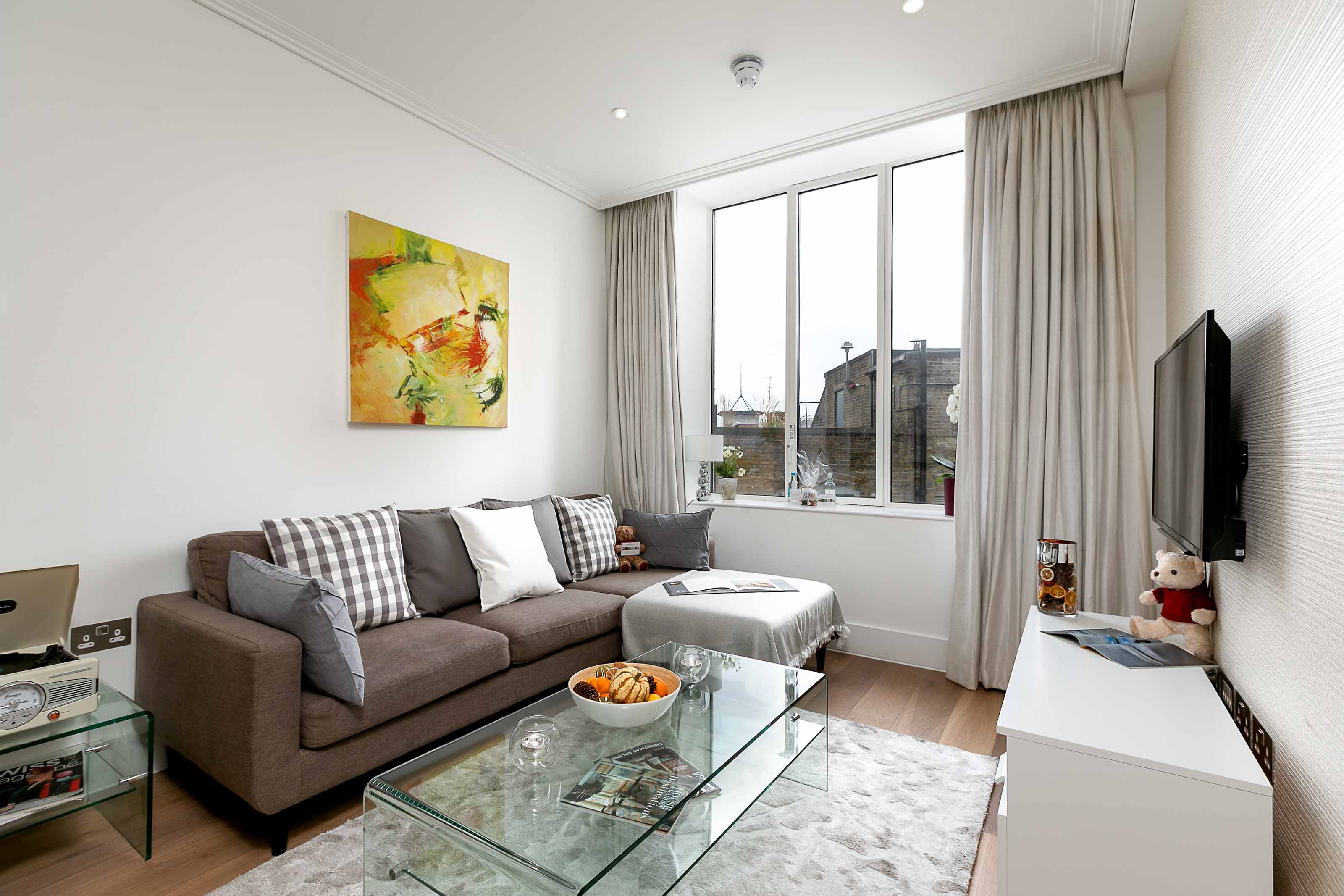 Lovelydays luxury service apartment rental - London - Covent Garden - Prince's House 506 - Lovelysuite - 2 bedrooms - 2 bathrooms - Luxury living room - Comfortable sofa - TV - ca7668f7de3e - Lovelydays